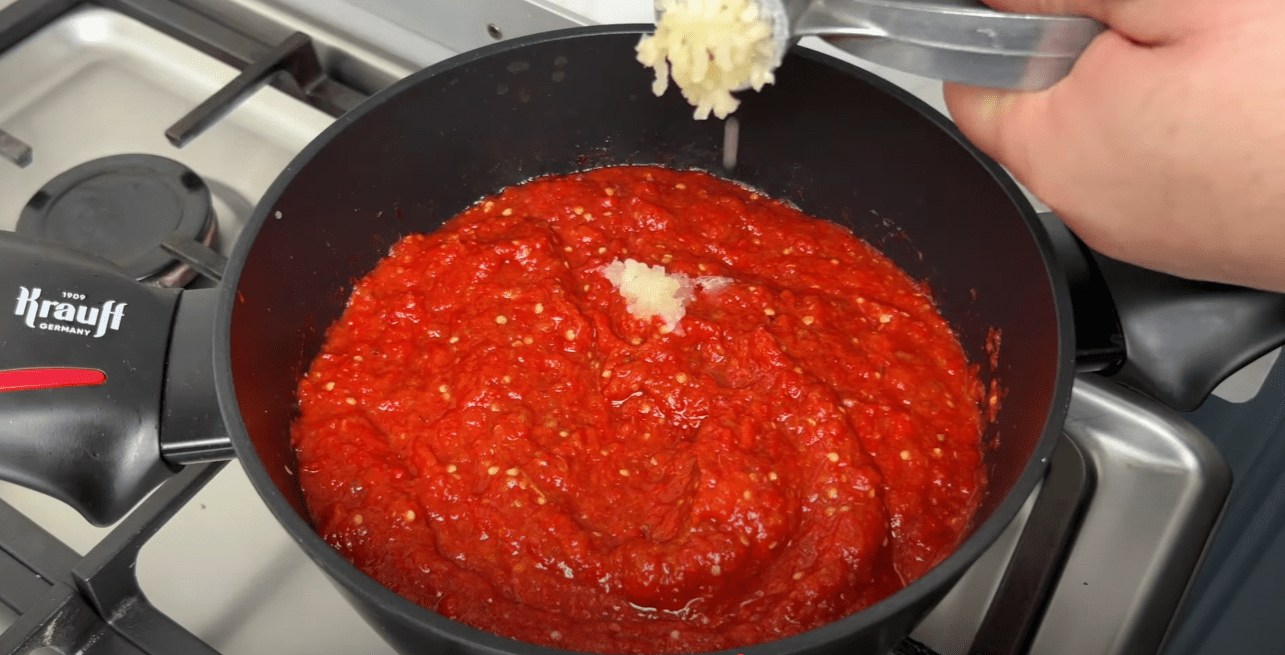 Як приготувати справжній соус Айвар з перців та баклажанів