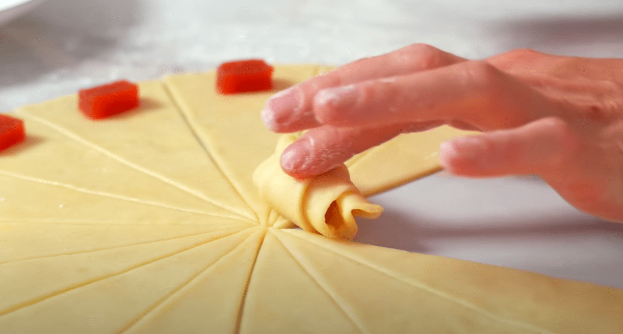 Кулінарка розповіла, як приготувати смачні рогалики до чаю