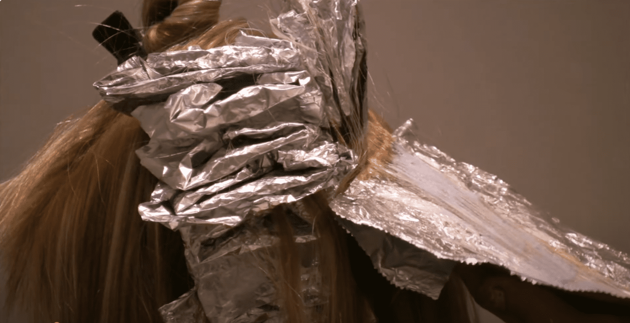 Експерти розповіли, коли краще зробити стрижку та фарбування волосся у жовтні 2025