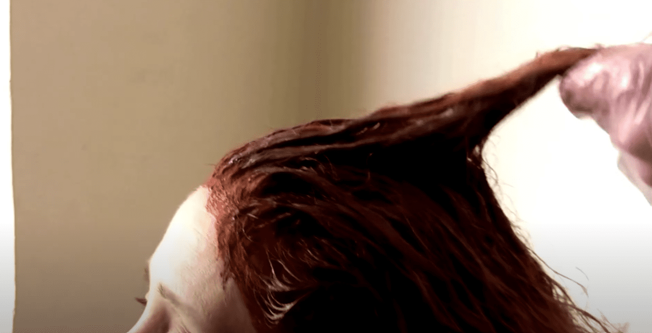 Експерти розповіли, коли краще зробити стрижку та фарбування волосся у жовтні 2025