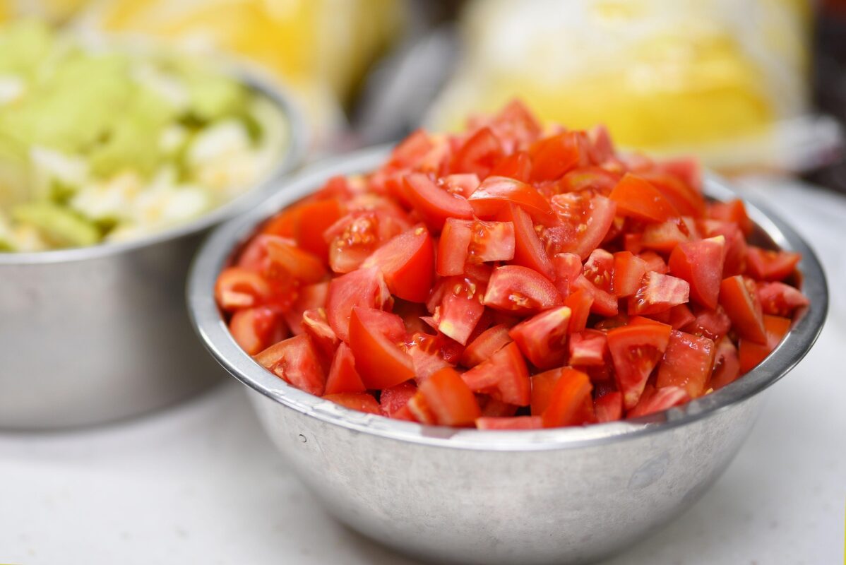 Кулінари пояснили, як зробити заготовки з томатів на зиму без консервування