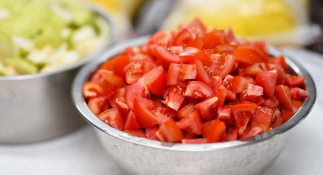 Не консервуємо і не маринуємо: як зберегти помідори з грядки свіжими до самої весни 