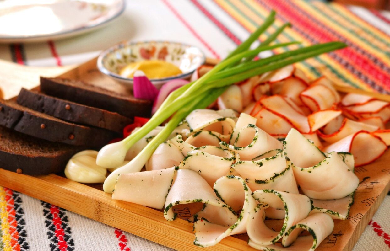 Кулінари пояснили, як приготувати ніжне й тонке сало по-херсонськи