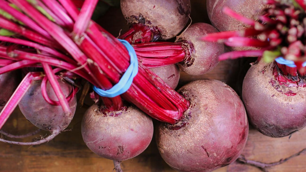 Кулінари розповіли, як приготувати смачний салат із звичайного буряка