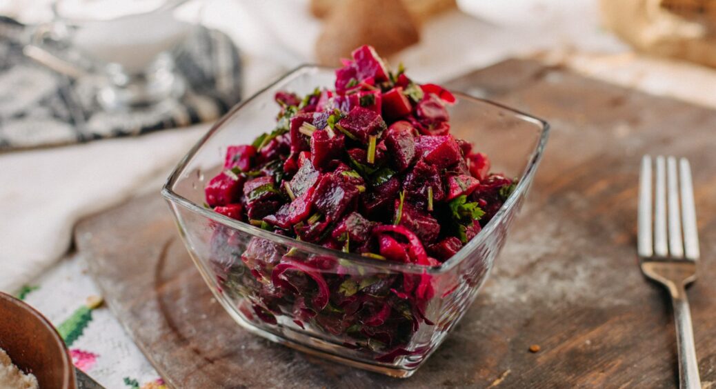 Прощавай, вінегрет! Тепер у мене новий хіт: салат з буряком по-грузинськи – готується простіше 