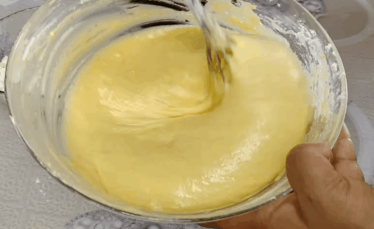 Рецепт смачного і пухкого пирога до чаю за 15 хвилин