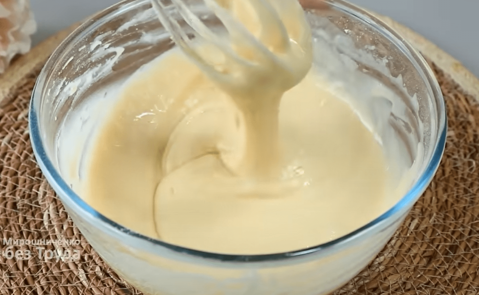 Рецепт смачного і пухкого пирога на сковороді за 15 хвилин