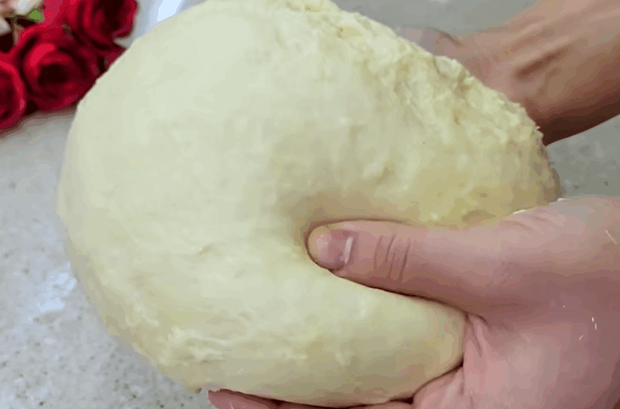 Кулінари розкрили секрет пухкого тіста для пиріжків, яке не черствіє