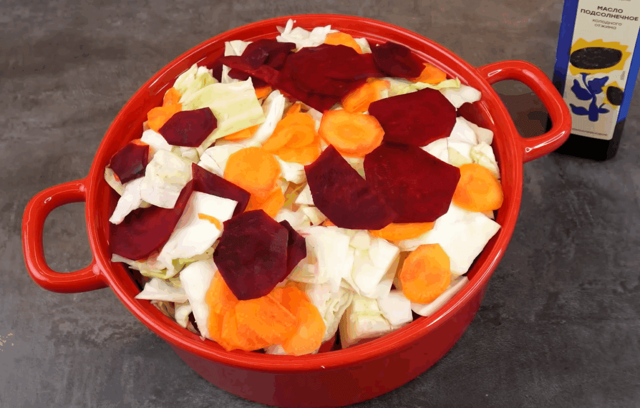 Рецепт смачної маринованої капусти Пелюстки з буряком