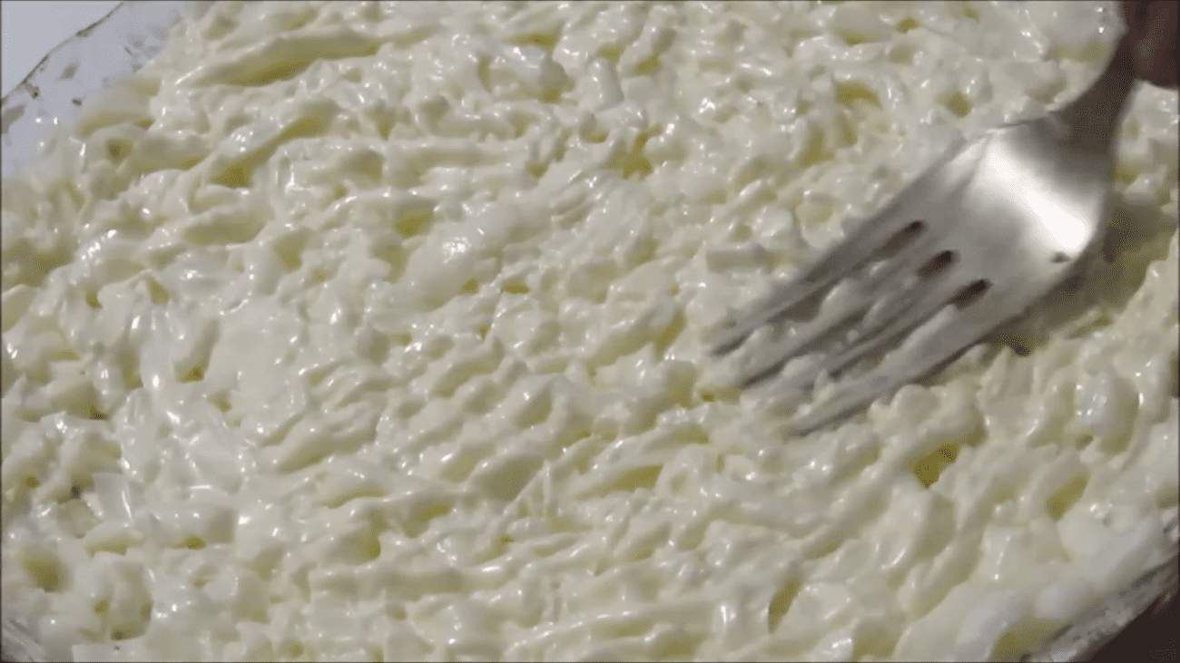 Рецепт нового святкового салату з сардинами і плавленим сирком