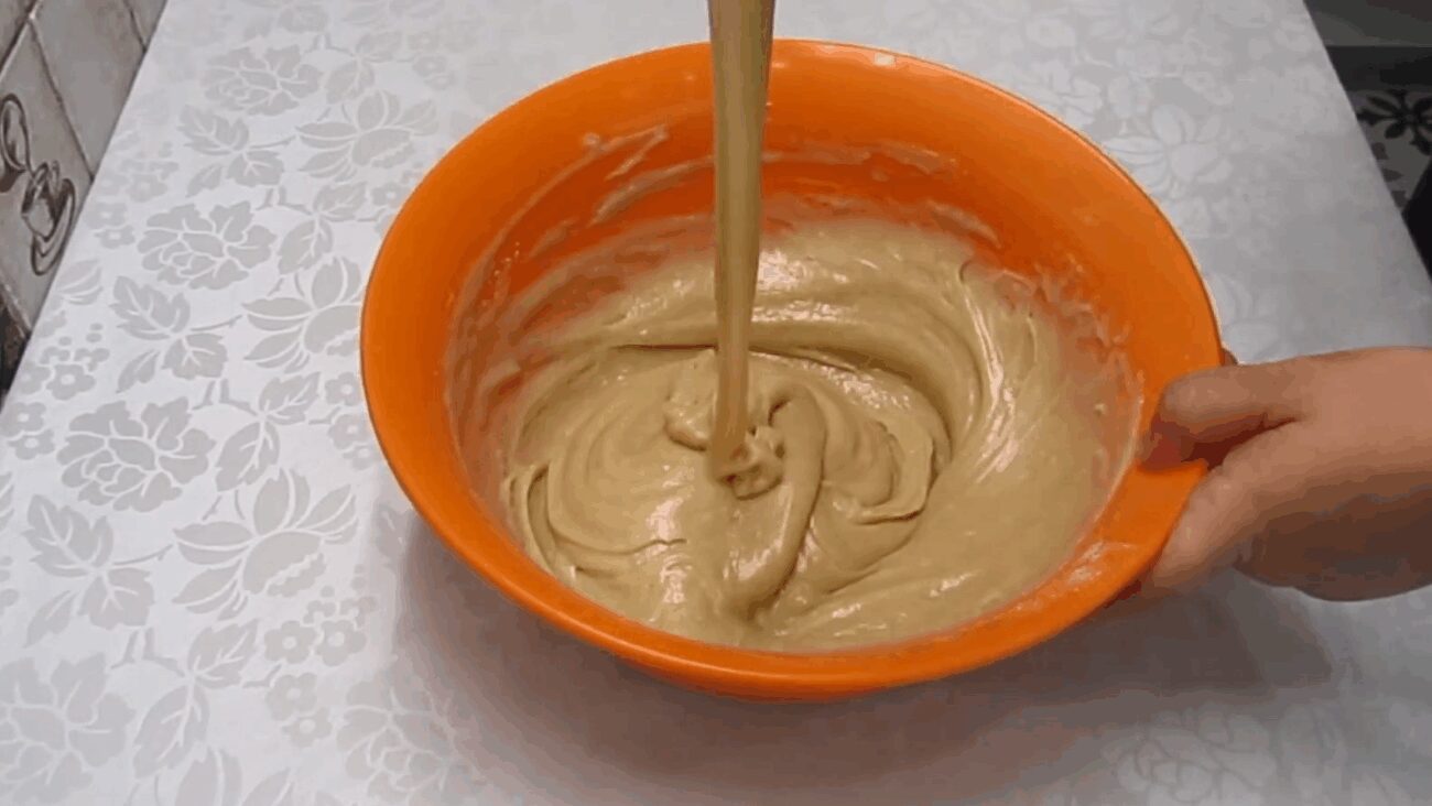 Рецепт смачного і соковитого пирога з яблуками