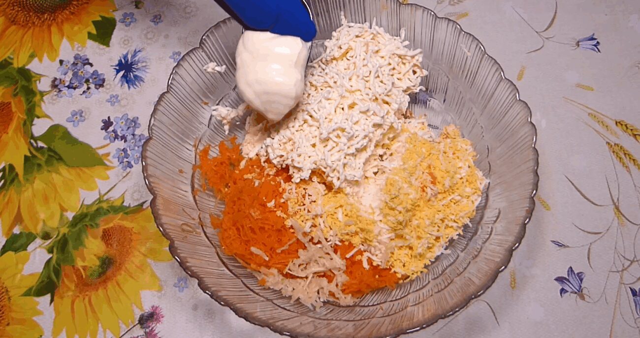 Рецепт дуже смачної і ніжної намазки з плавлених сирків і моркви