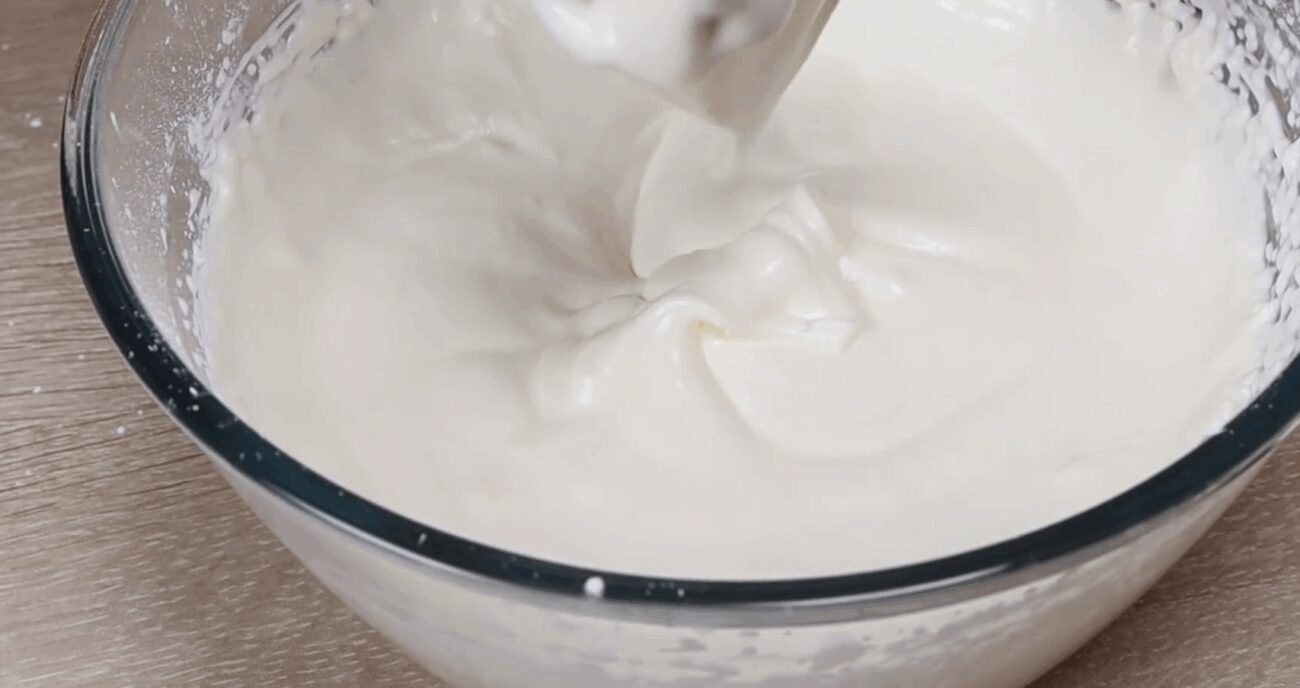 Рецепт смачного і ніжного сметанного торта за 20 хвилин