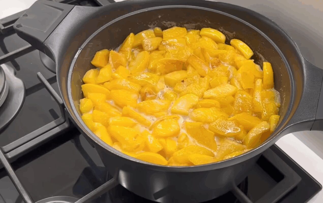 Рецепт густого і ароматного варення з айви на зиму