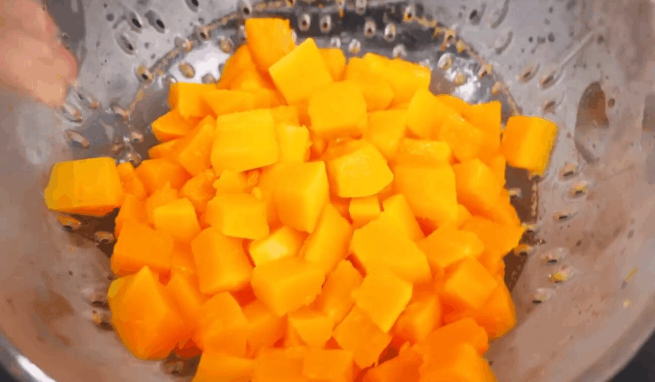 Рецепт смачного і ніжного гарбузового пирога на молоці