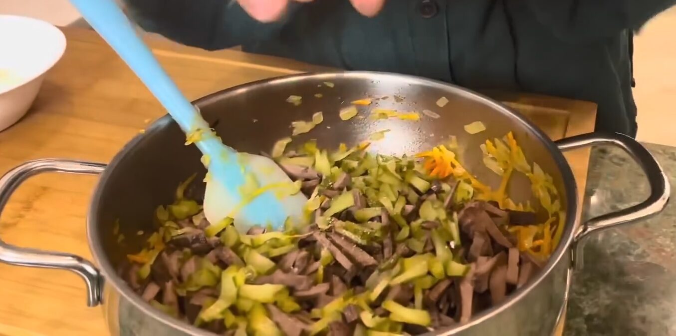 Рецепт смачного святкового салату з печінкою на святковий стіл