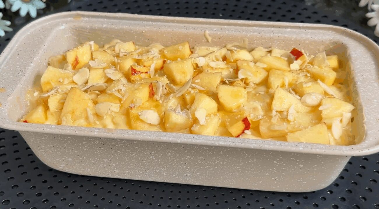 Рецепт смачного і пухкого пирога з яблуками на кефірі