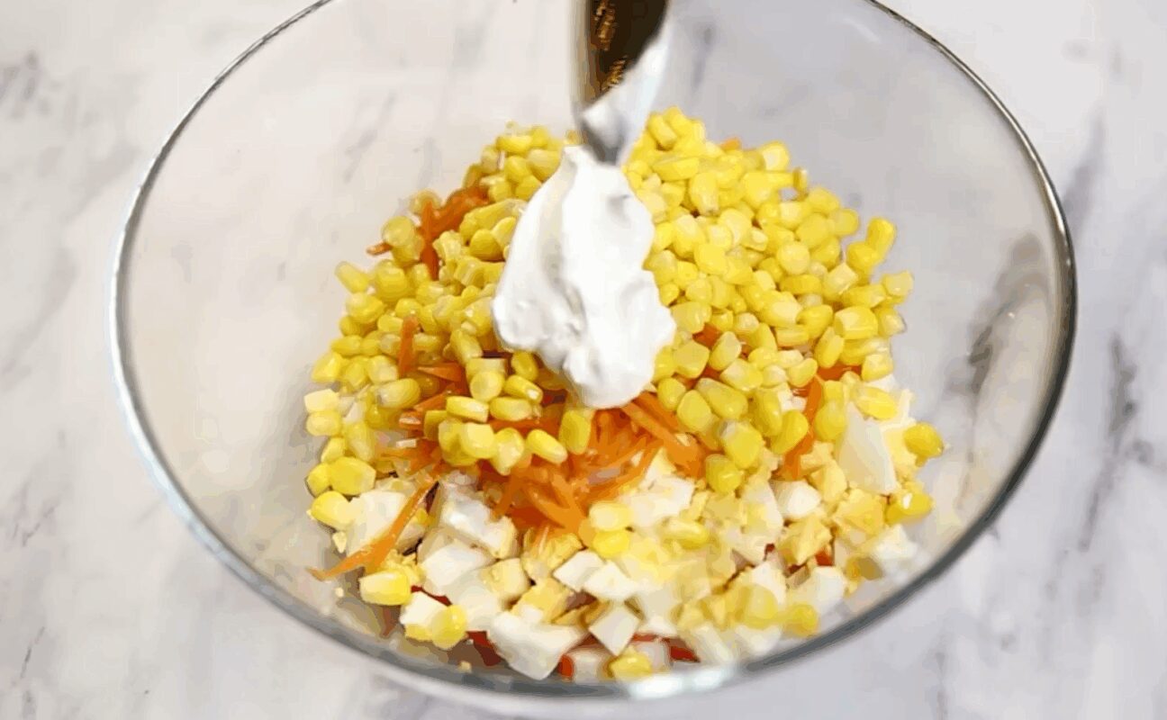 Рецепт смачного і соковитого салату з крабовими паличками на Новий рік