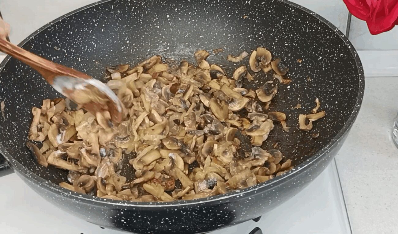 Кулінари розповіли, як приготувати деруни як в ресторані 