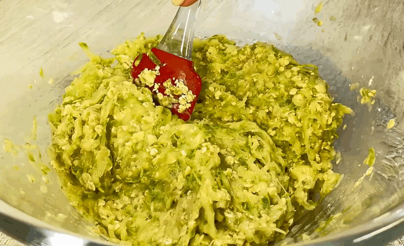 Кулінари поділилися рецептом смачних кабачкових оладок без борошна