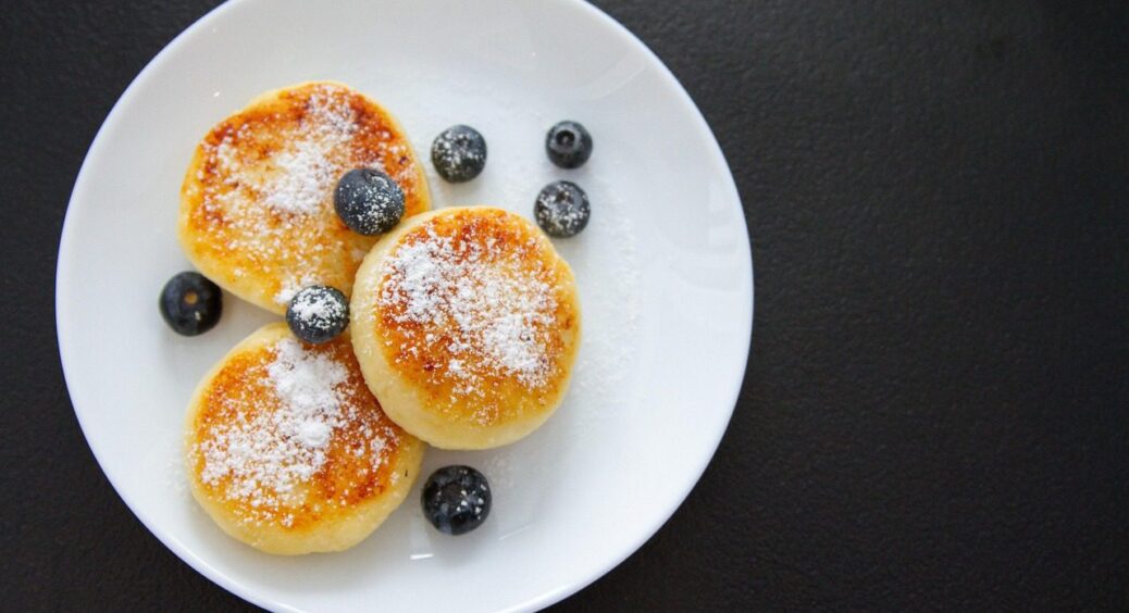 Не в духовці і не на сковороді: готую сирники з 1 хитрістю, і вони не прилипають 