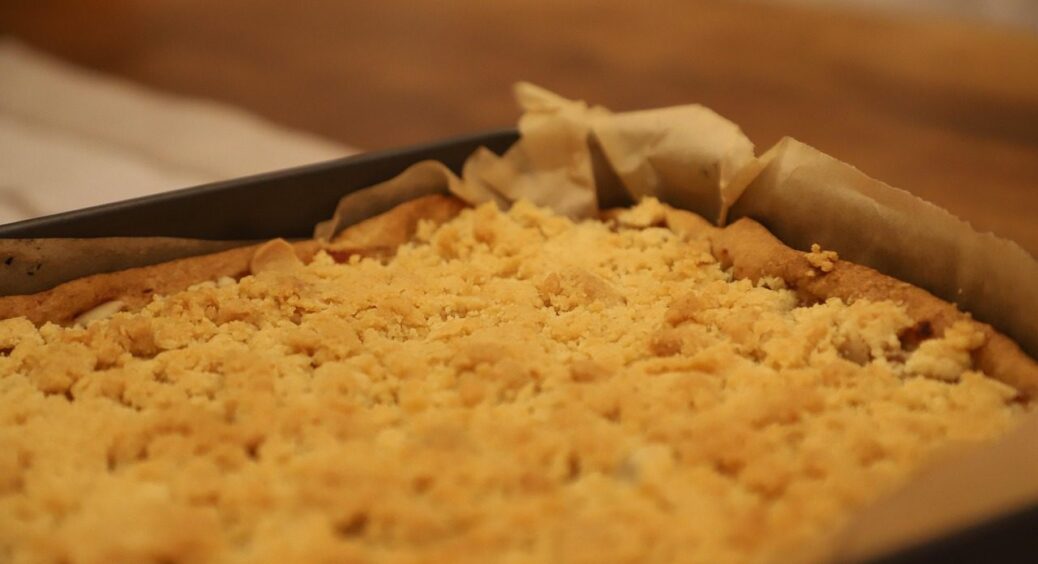 Львівський яблучний пиріг без тіста — рецепт приготування простої випічки з фото 