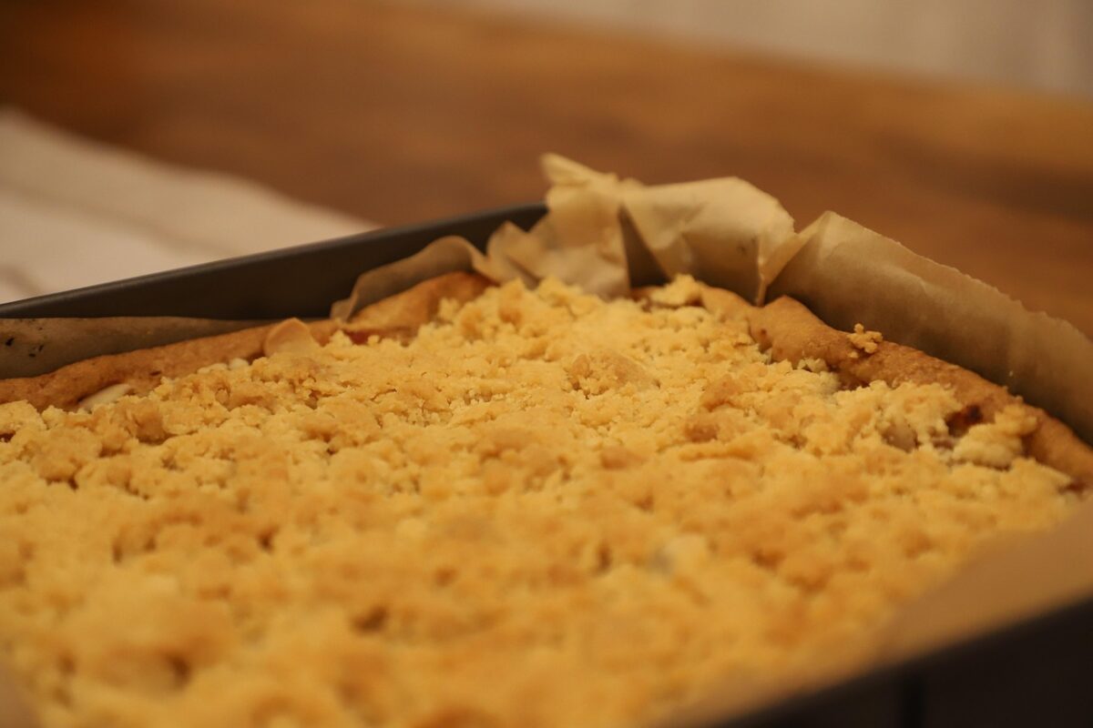 Кулінари розповіли, з чого приготувати львівський яблучний пиріг без тіста