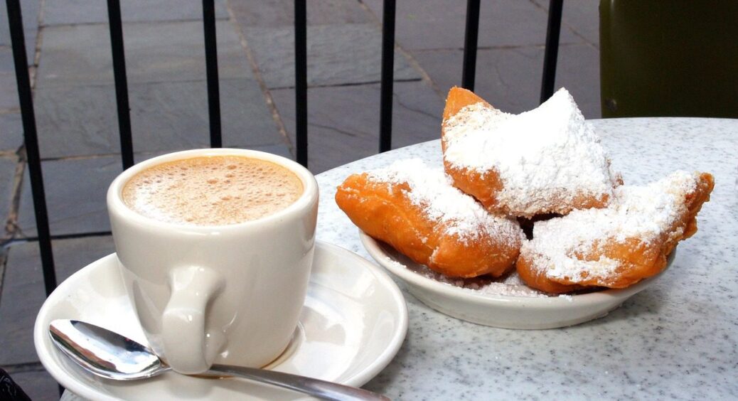 Цикорій VS кава: 5 основних причин, чому варто замінити кофеїн саме на цикорій із молоком 