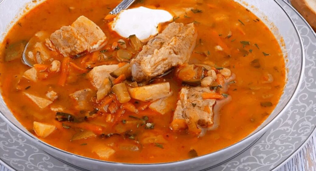 Розсольник з перловкою: найсмачніший осінній суп на 2 порції – зметуть за 10 секунд (Рецепт) 