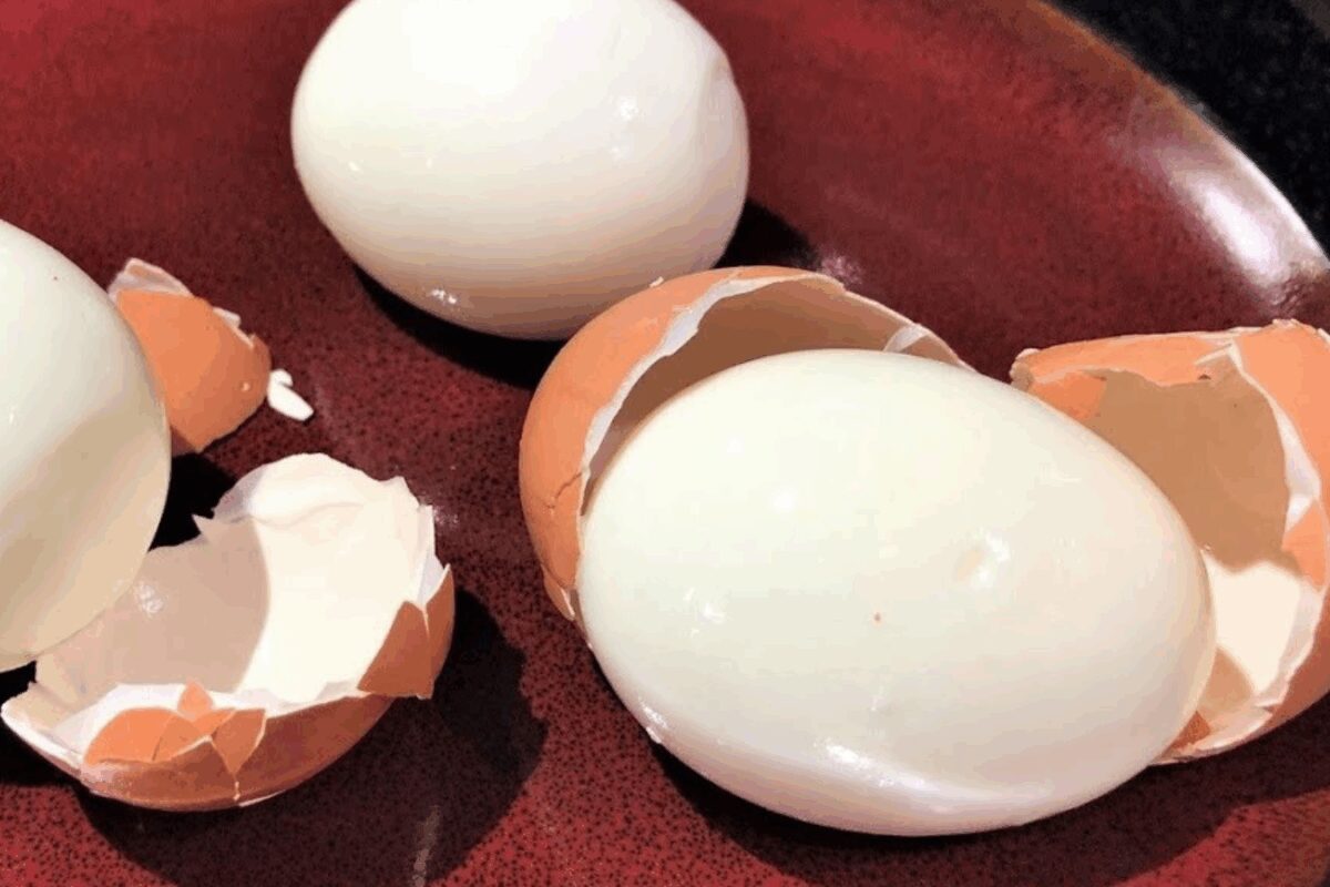 Як швидко почистити варене куряче яйце