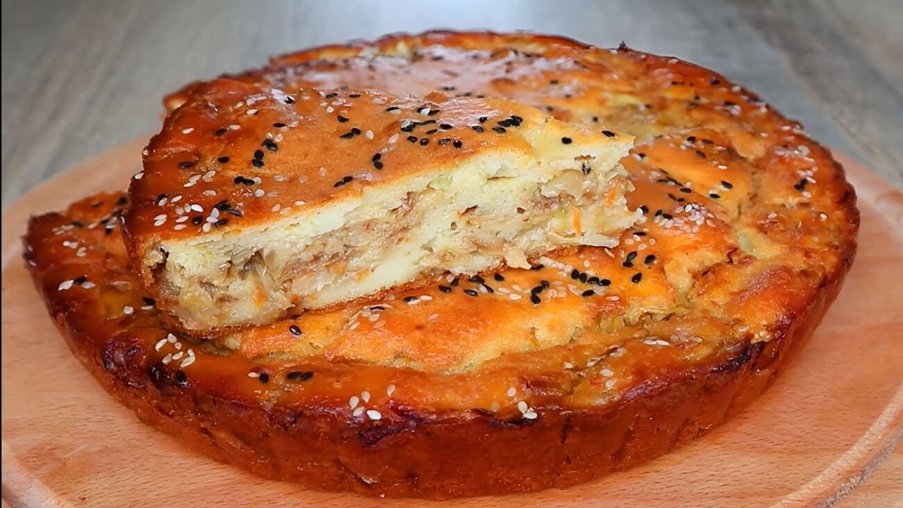 Рецепт смачного заливного пирога на сметані з капустою і фаршем