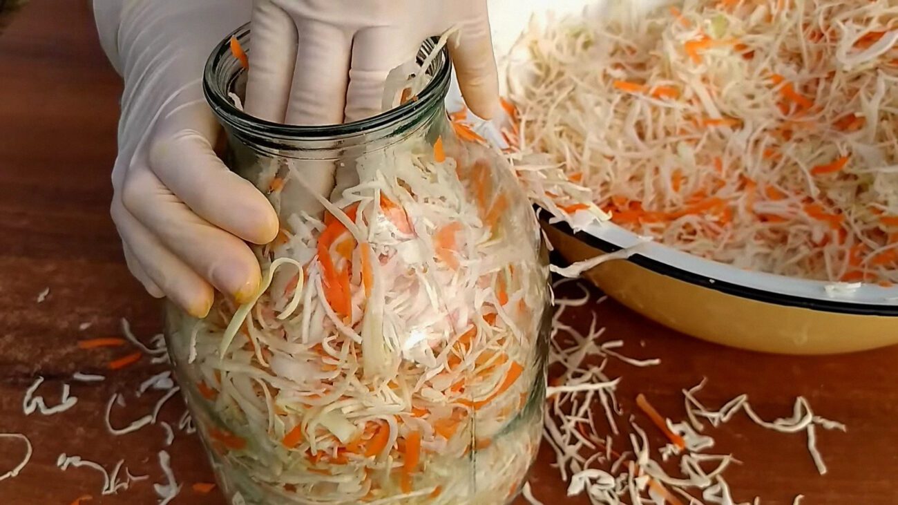 Господині пояснили, як зробити ідеальну квашену капусту за 3 дні