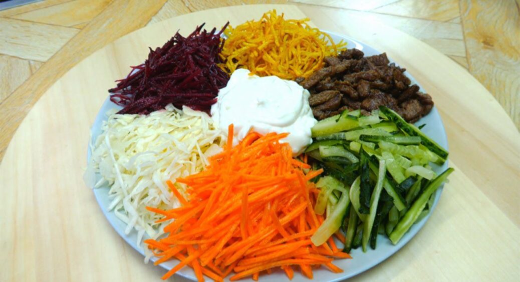 З рейтингу найкращих новорічних салатів виключено “Шубу”: програє “Калейдоскопу” по 5 пунктах 