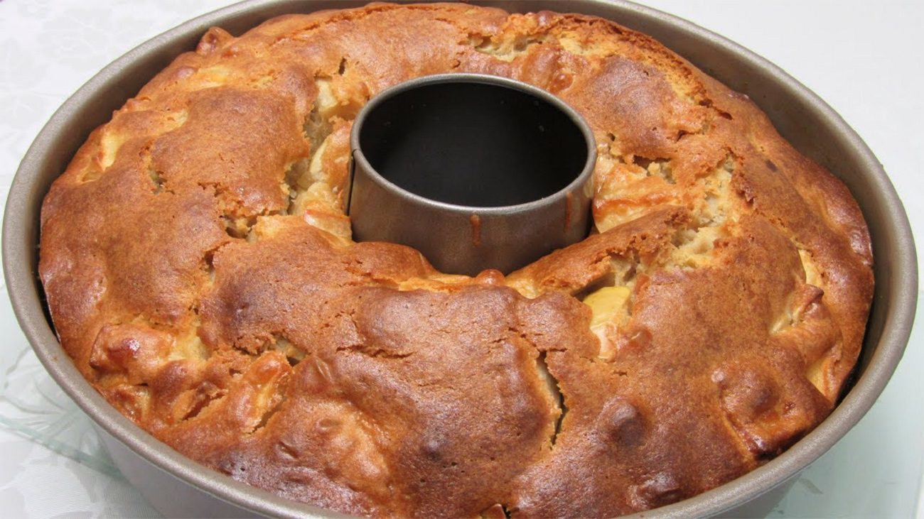 Рецепт смачного і соковитого пирога з яблуками