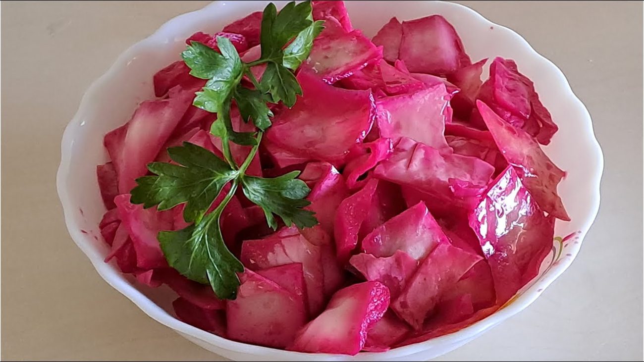 Рецепт смачної маринованої капусти Пелюстки з буряком