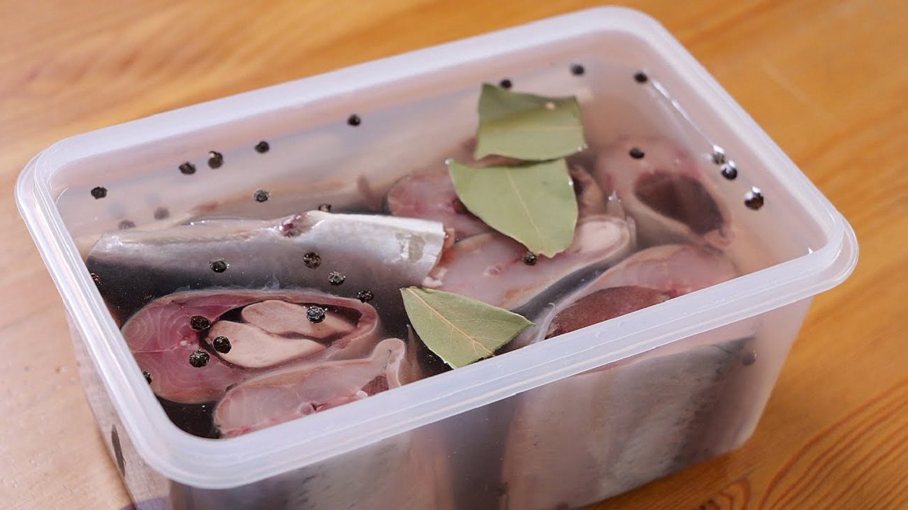 Кулінари розповіли, як засолити оселедець в домашніх умовах