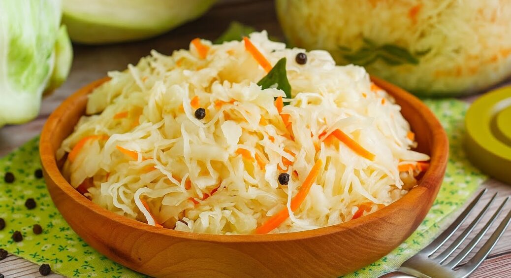 Бабуся сипала “на око”, а я – виміряю: скільки солі додати в квашену капусту, щоб хрумтіла 