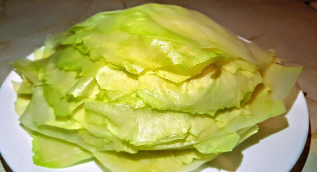 Як зняти листя з капусти для голубців без варіння? 2 швидкі прийоми від професіоналів 