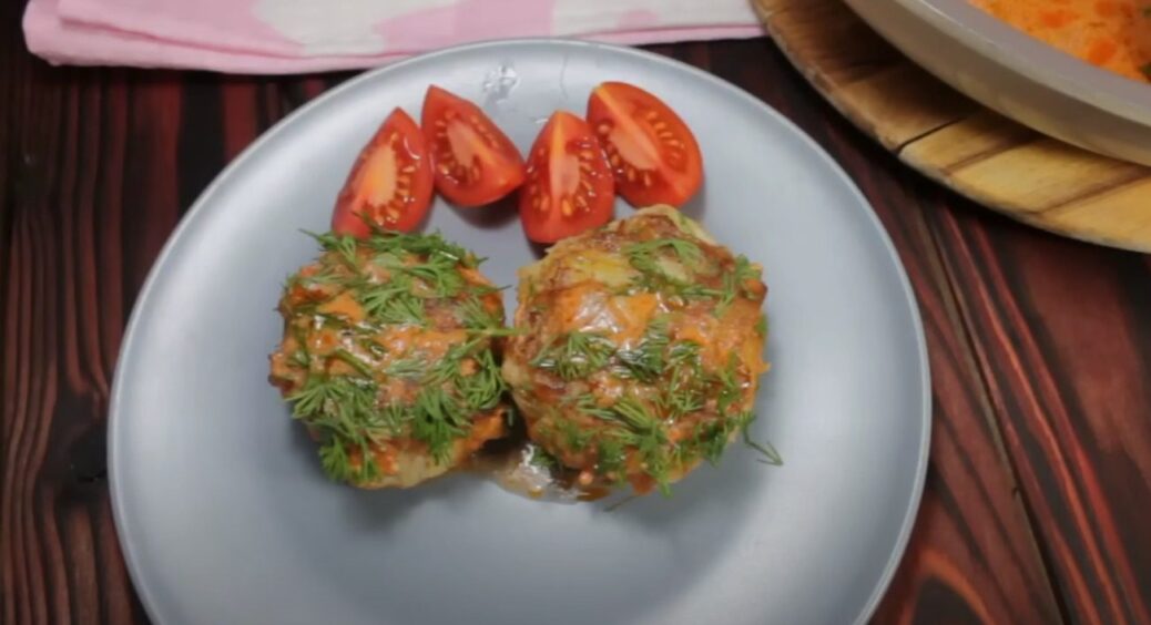 Бабуся з Одеси завжди робила так: брала фарш, картоплю та цибулю – це не котлети, але дуже смачно 