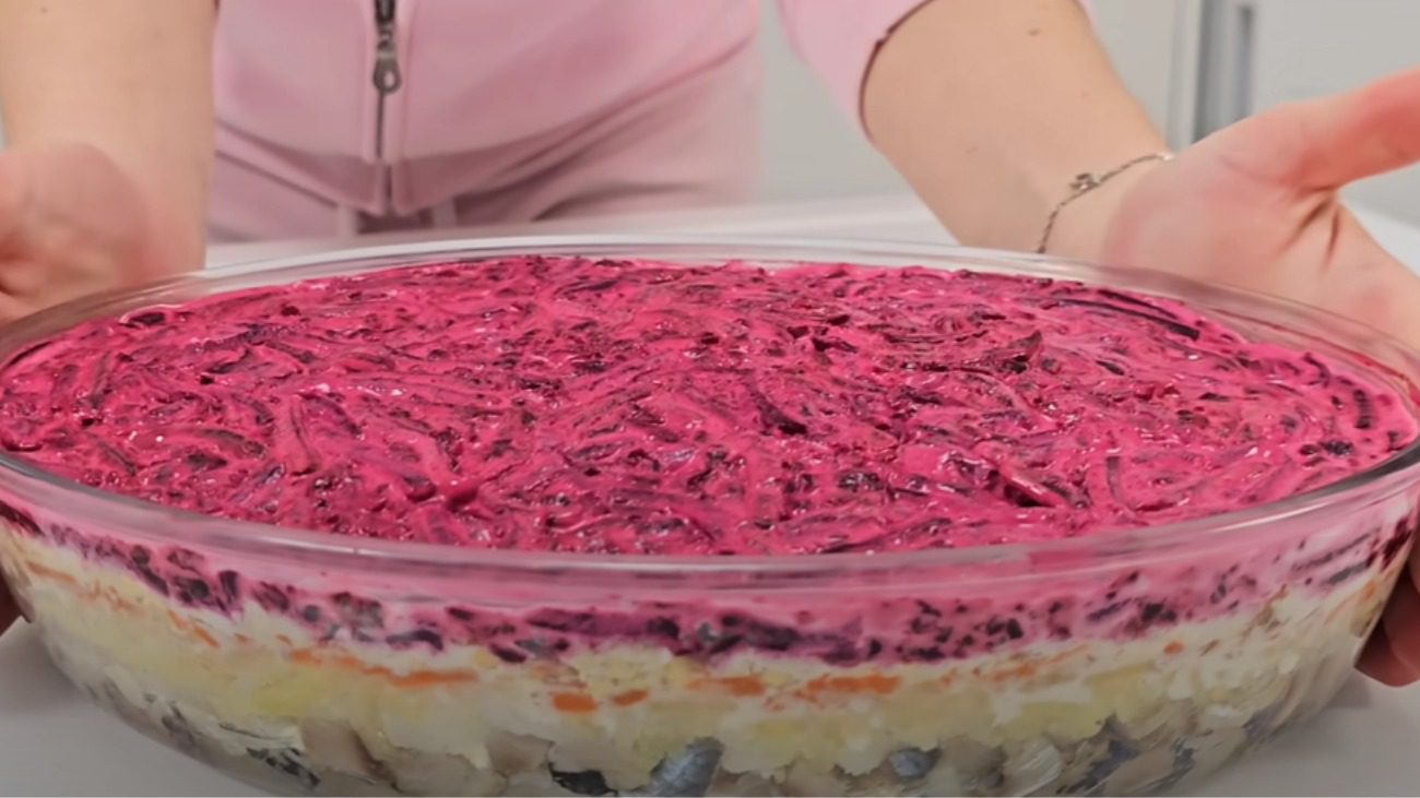 Кулінарка розповіла, як приготувати оселедця під шубою по-новому