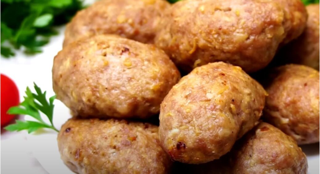 3 прийоми для котлет, щоб не розвалювалися: працює навіть у тих, хто готувати не вміє 