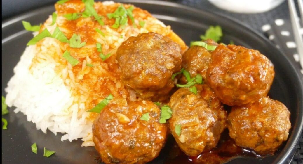 Тушковані фрикадельки в томатному соусі: 1 простий рецепт на 5 порцій для пательні 