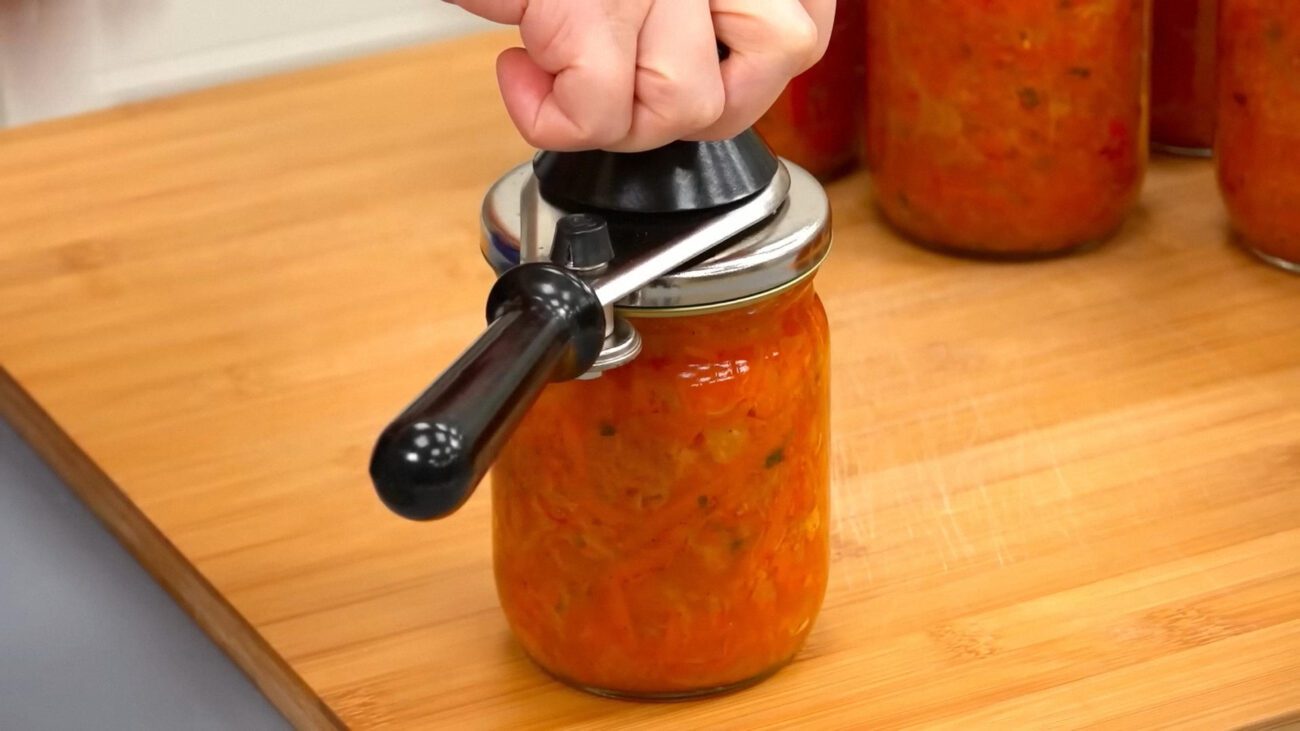 Господиня розповіла, як збільшити зберігання зимових заготівель