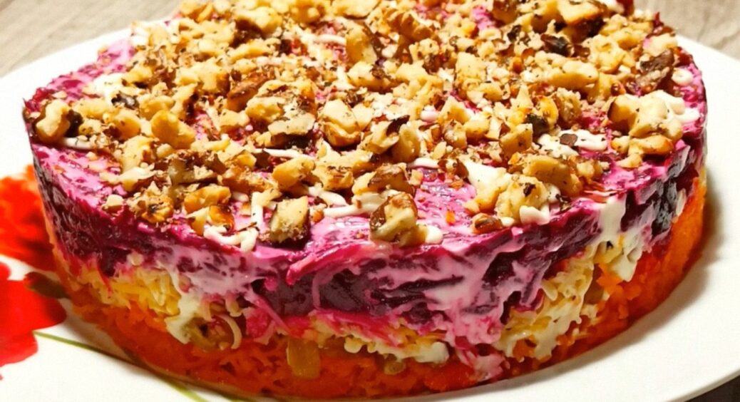 Салат “Христина” з буряка: ніжні шари, сметанний соус і смак, що кращий за вінегрет 