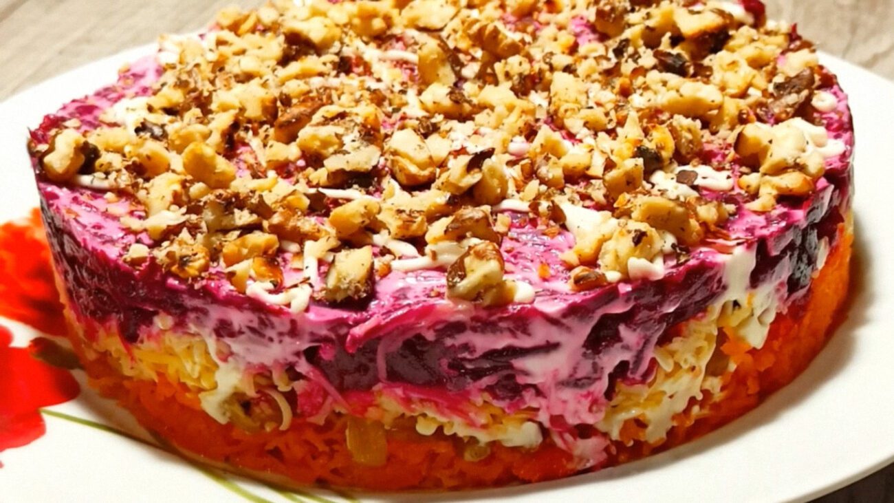 Господині показали, як зробити салат з вареним буряком і сметанною заправкою