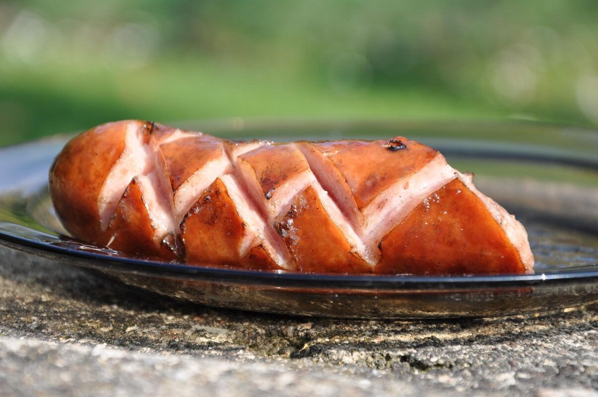 Кулінари розповіли, з якого м'яса приготувати щільну та смачну домашню ковбасу