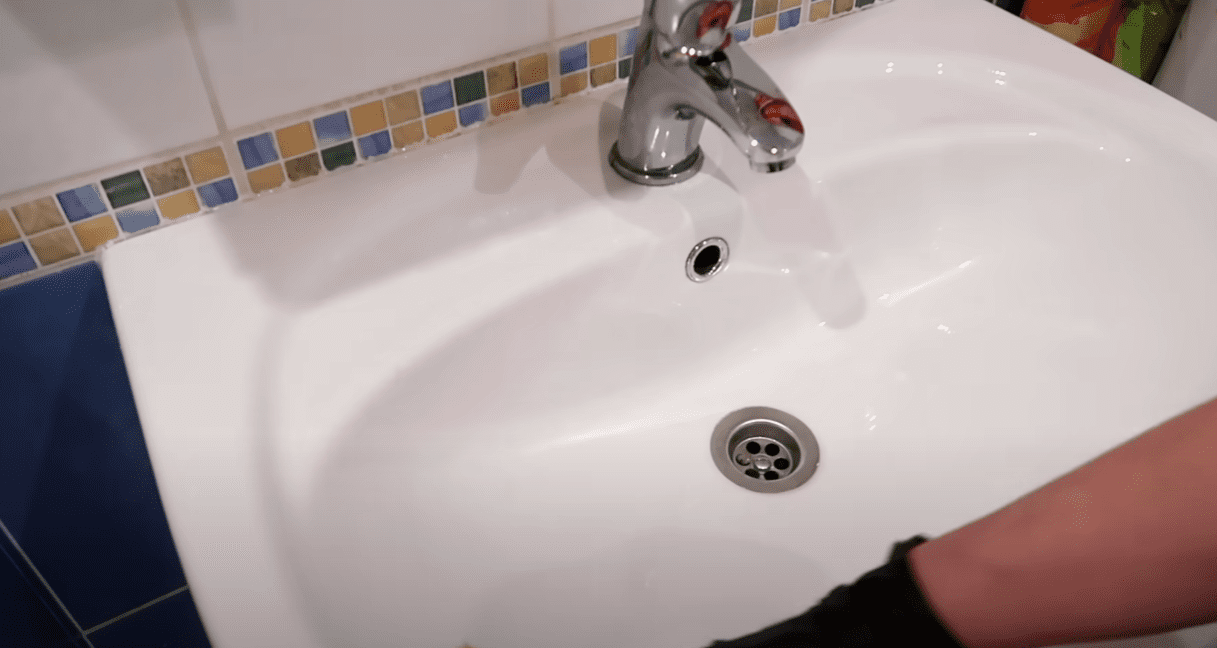 Рецепт саморобного засобу, яким можна відмити все: від чайника до унітазу