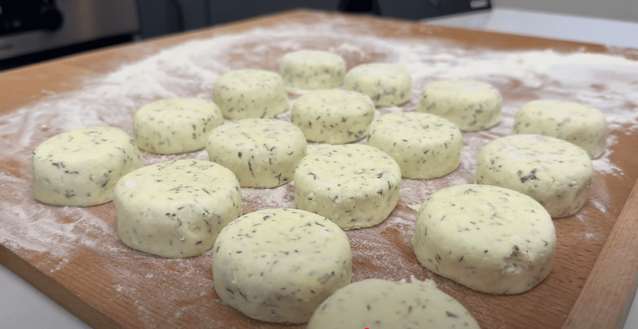 Кулінар дав рецепт домашніх сирників із кропом