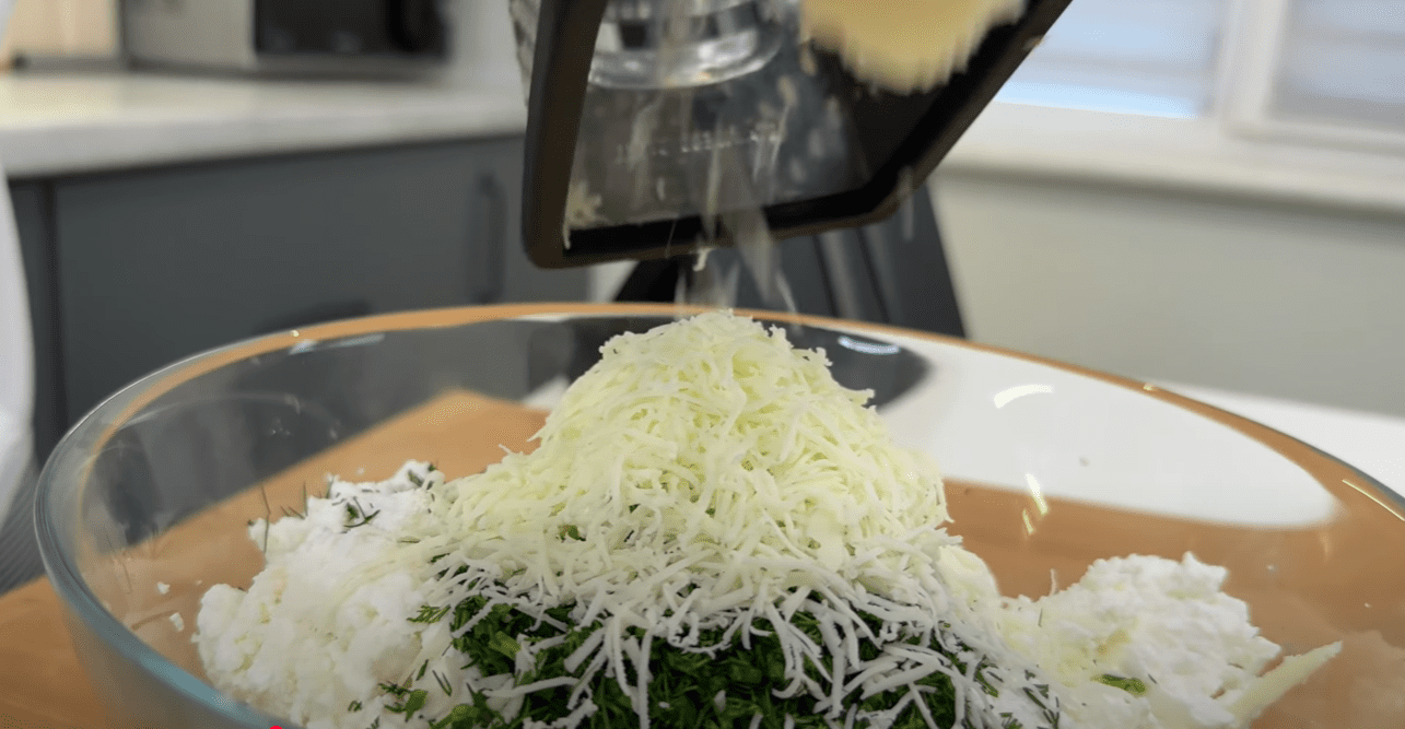 Кулінар дав рецепт домашніх сирників із кропом