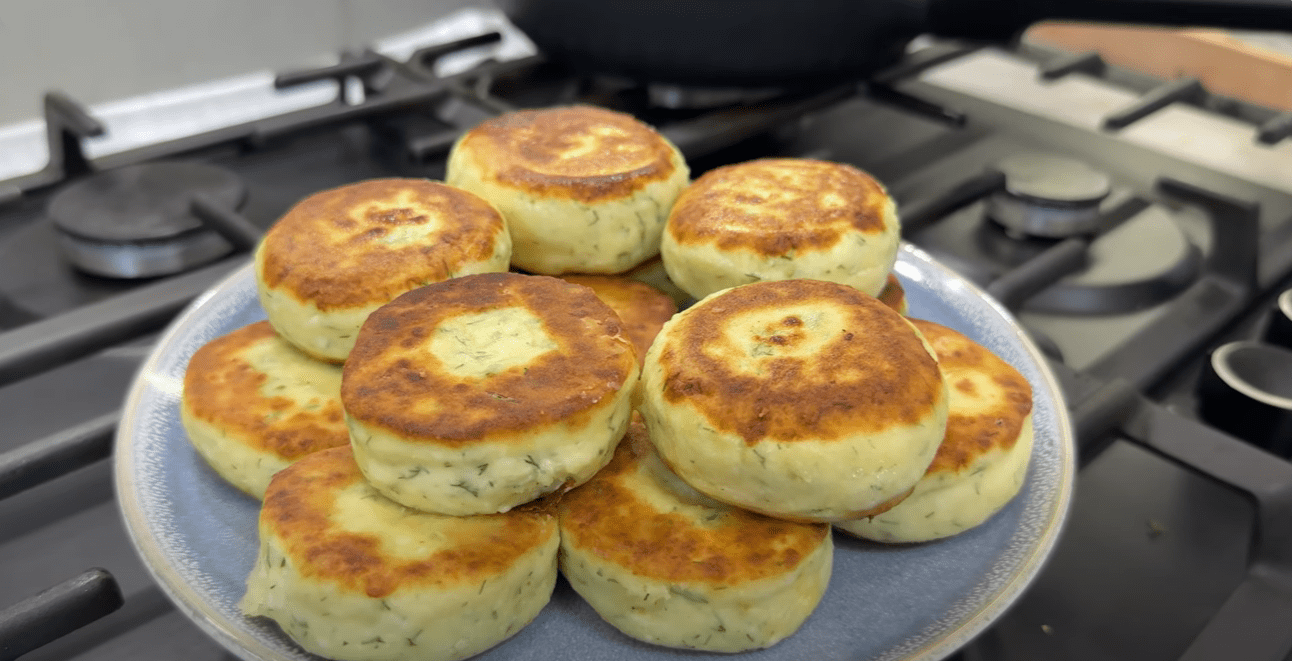 Кулінар дав рецепт домашніх сирників із кропом